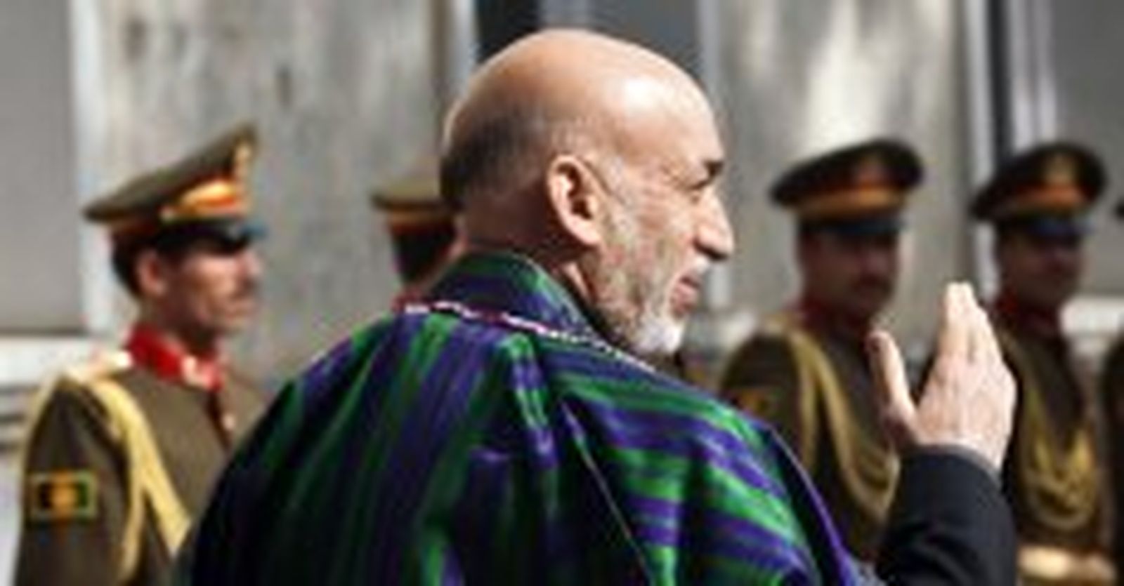 Karzai tiende la mano a los talibanes y promete erradicar la corrupción