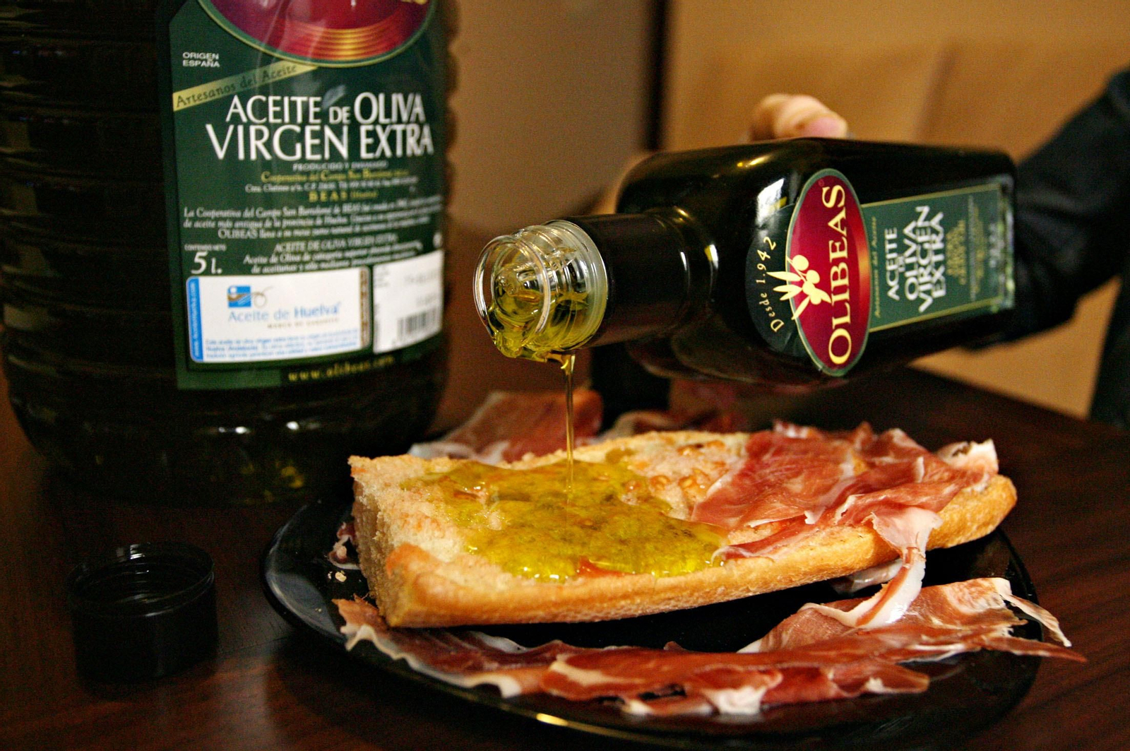 ¿Te gustaría probar uno de los mejores aceites de oliva de Huelva? Consigue este pack de Olibeas