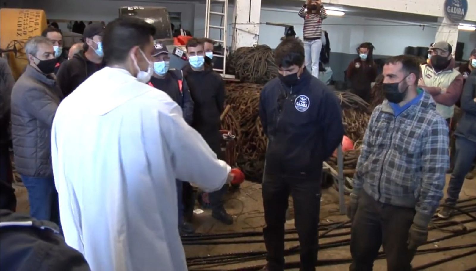 Dos nuevos trabajadores de la almadraba recibieron también la bendición.