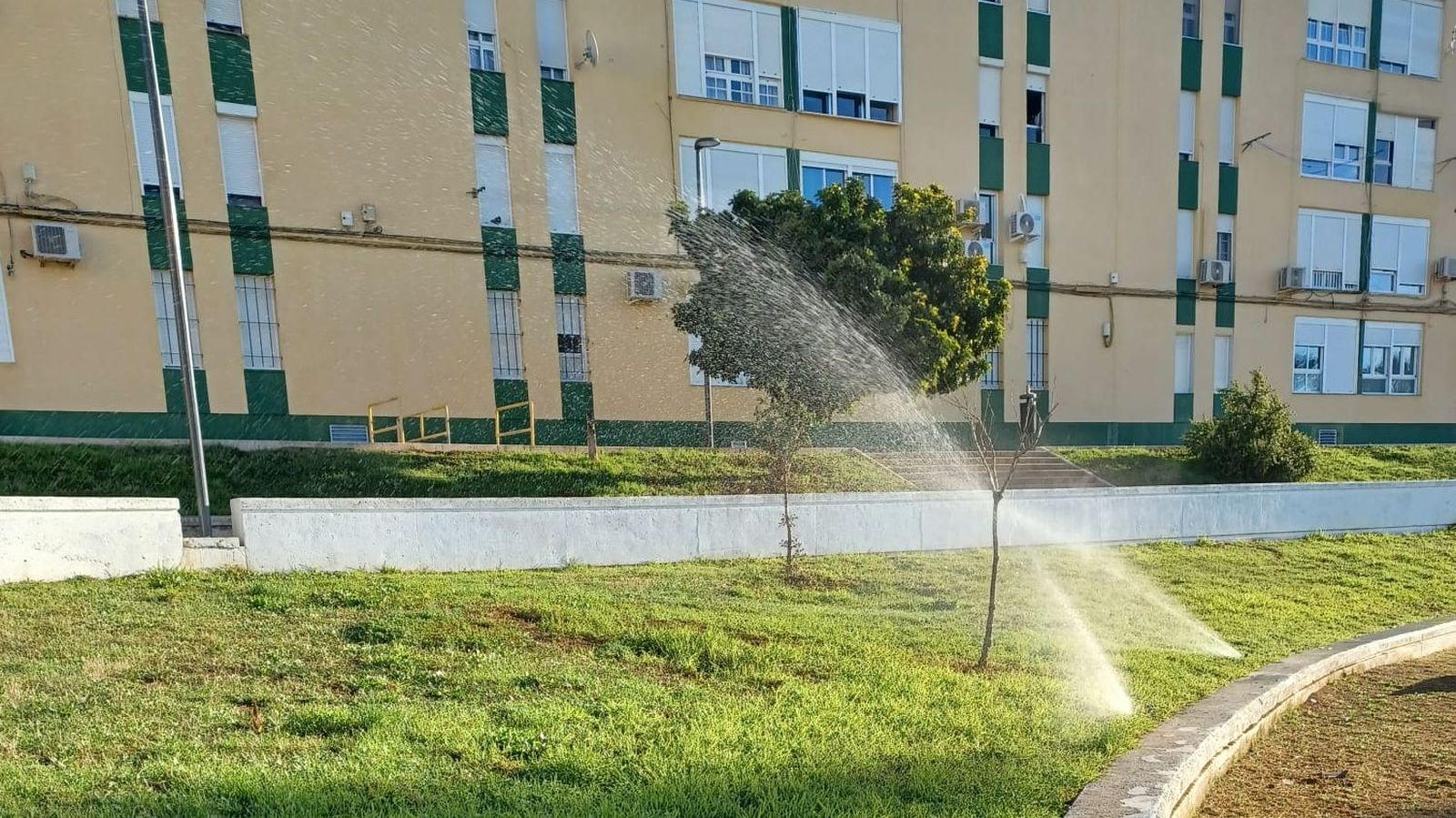Riego automático en los jardines de El Cartabón