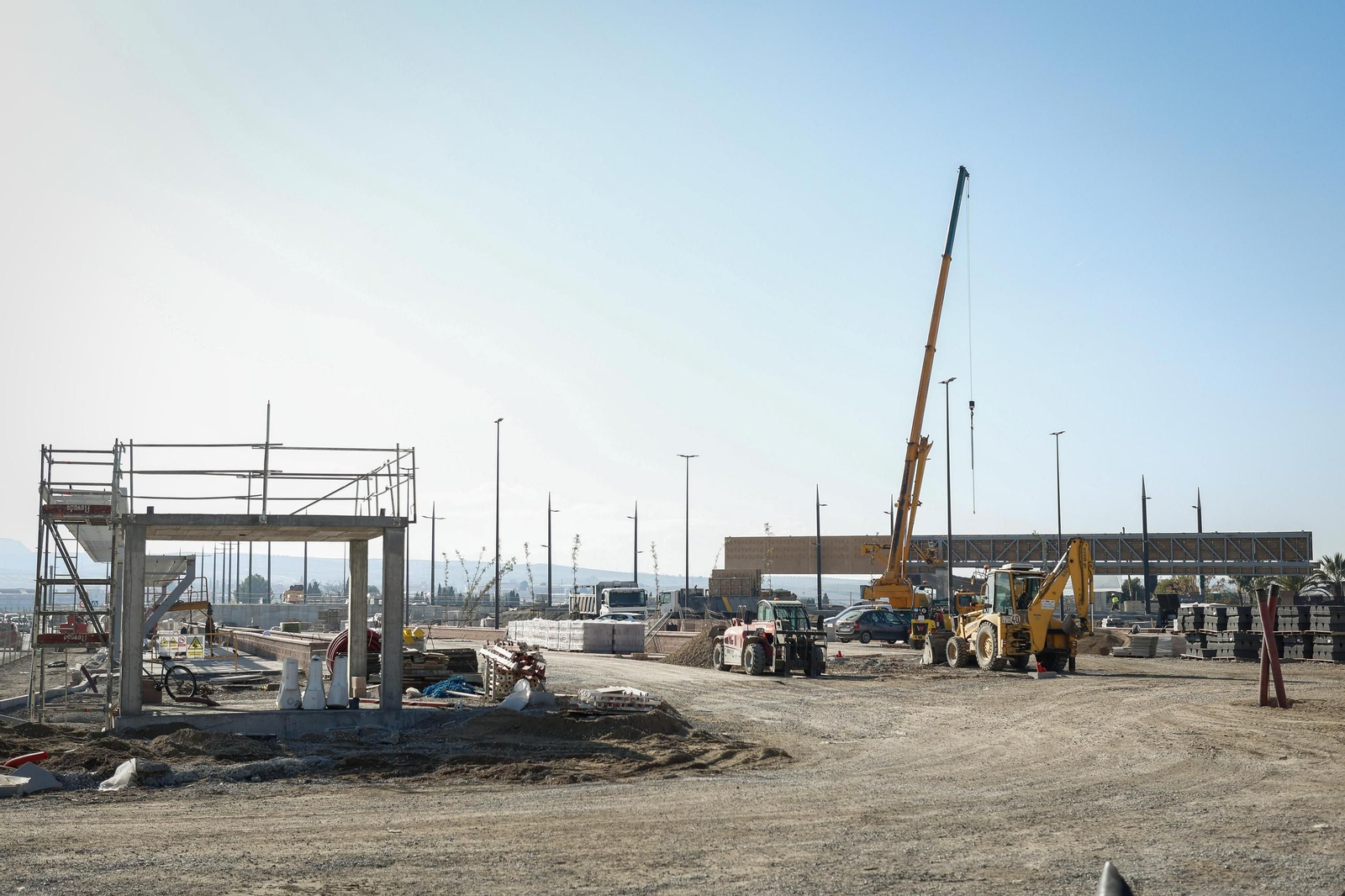 Aparcamiento disuasorio de La Gloria, donde aún se tienen que hormigonar calles