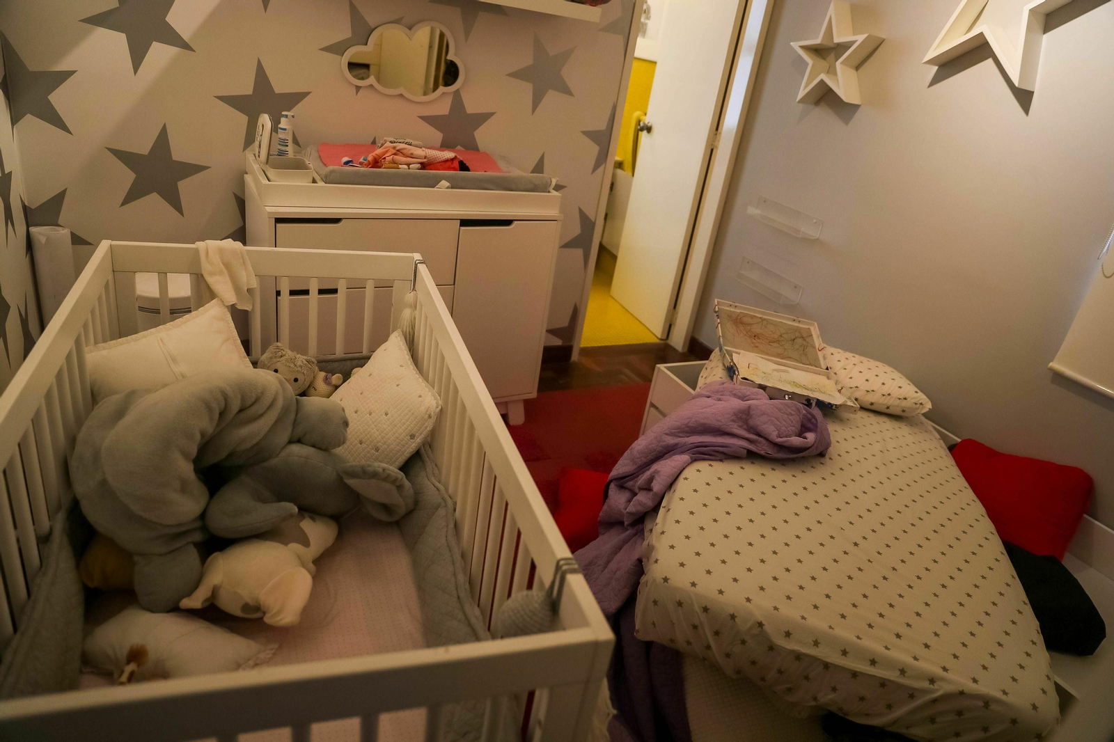 Interior de la casa del opositor Leopoldo López tras ser allanada y robada