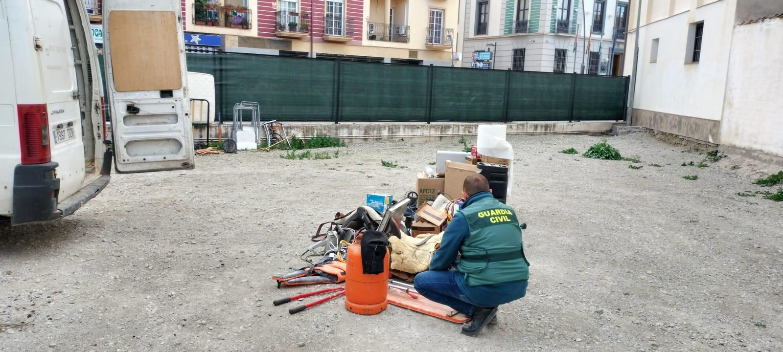 Objetos recuperados tras la detención del joven en Padul