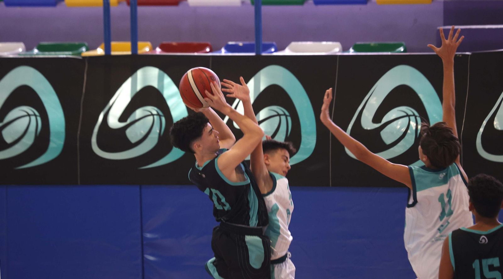 Las fotos de la tercera y última jornada del Campeonato de Andalucía infantil masculino de baloncesto, en La Línea