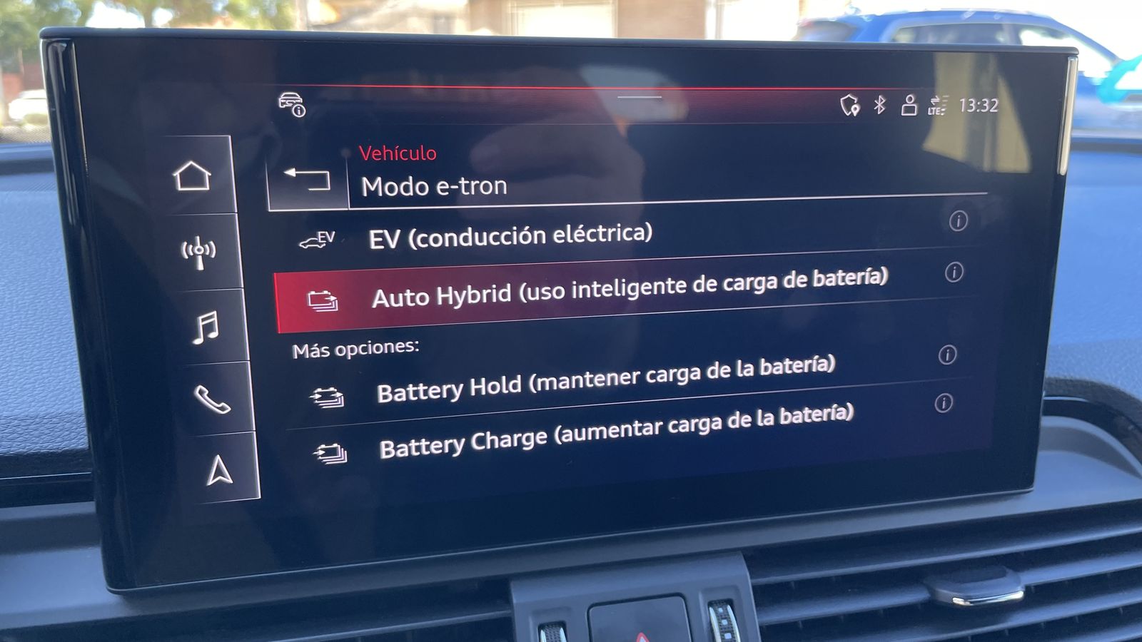 La pantalla MMI da pie a elegir entre diferentes modos de funcionamiento del sistema. El que se activa por defecto, en tanto la batería tenga energia, es el eléctrico.