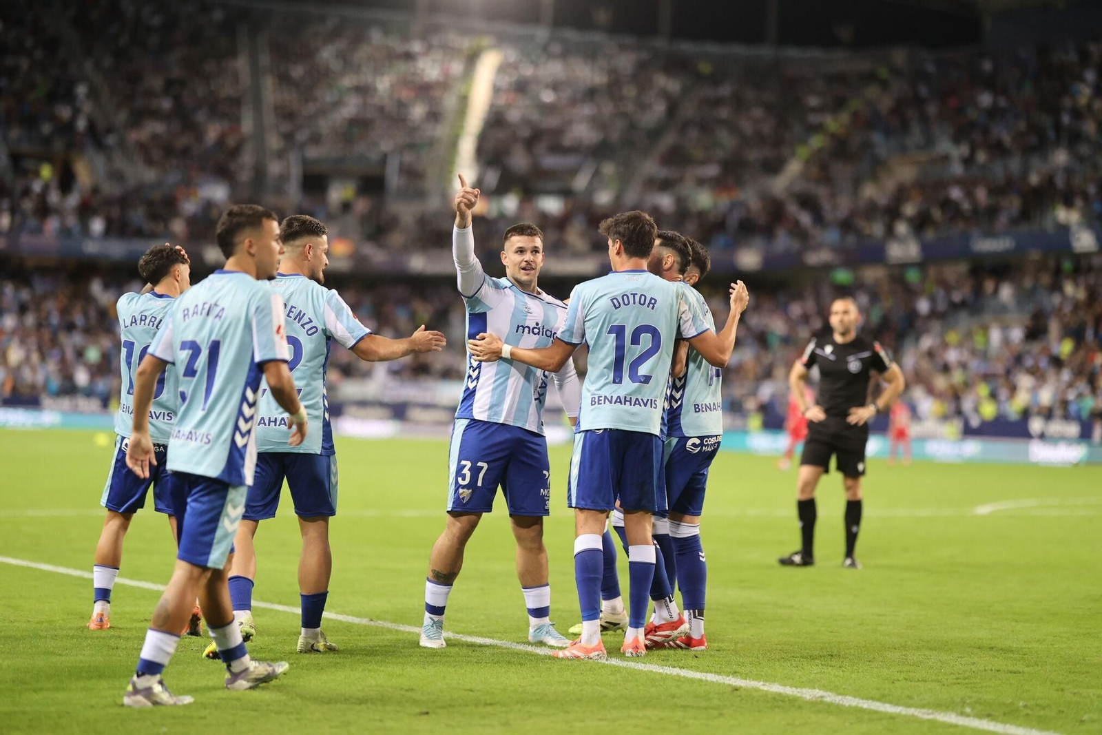 Las fotos del imponente ambiente en La Rosaleda en el Málaga - Córdoba CF