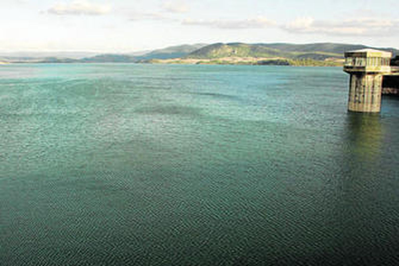 La imagen del Guadalcacín, el segundo embalse más grande la Comunidad, es impresionante en la actualidad.