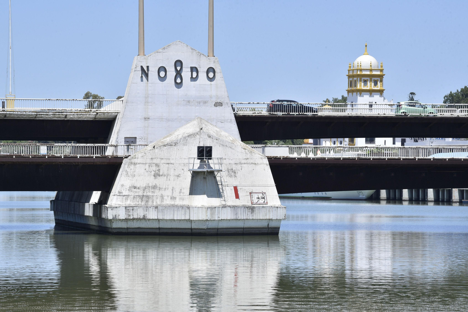 El Puente de las Delicias, que estará cortado hasta septiembre en sentido Sevilla.