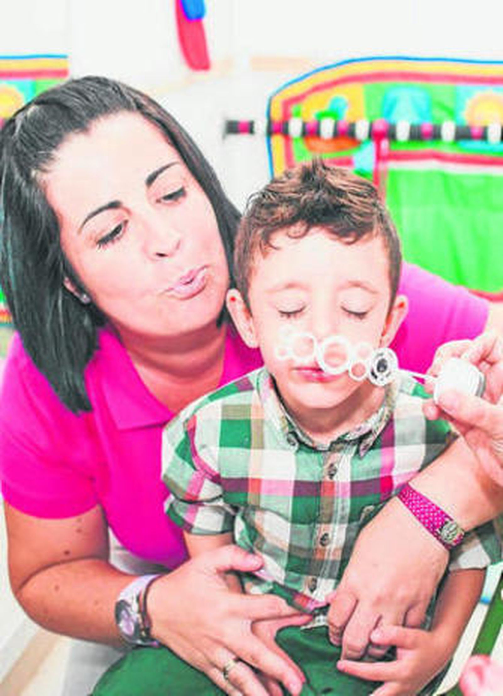 En equipo. Trabajadores, padres y los especiales usuarios de Aspandle Lepe, trabajando juntos.