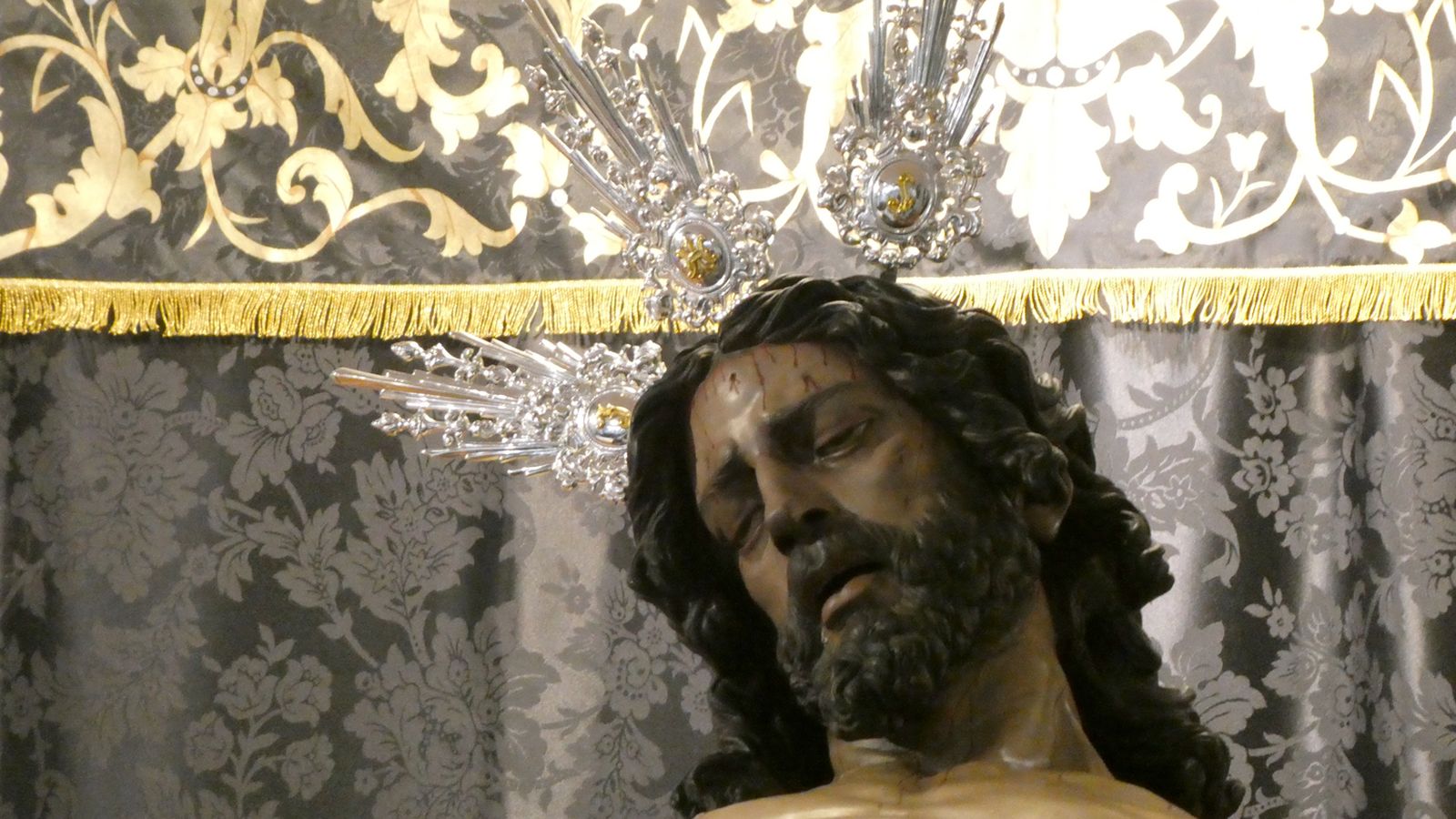 Pasión y Muerte celebra su solemne quinario en la Parroquia del Buen Aire