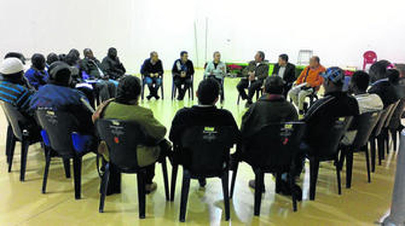 El encuentro de asociaciones celebrado el 27 de diciembre en pleno espacio de debate, haciendo gala de integración, diálogo, y cohesión social.