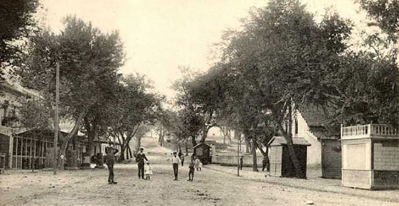 El Calvario (Avda. Blas Infante) con el teatro Variedades antes de su desaparición (1912).