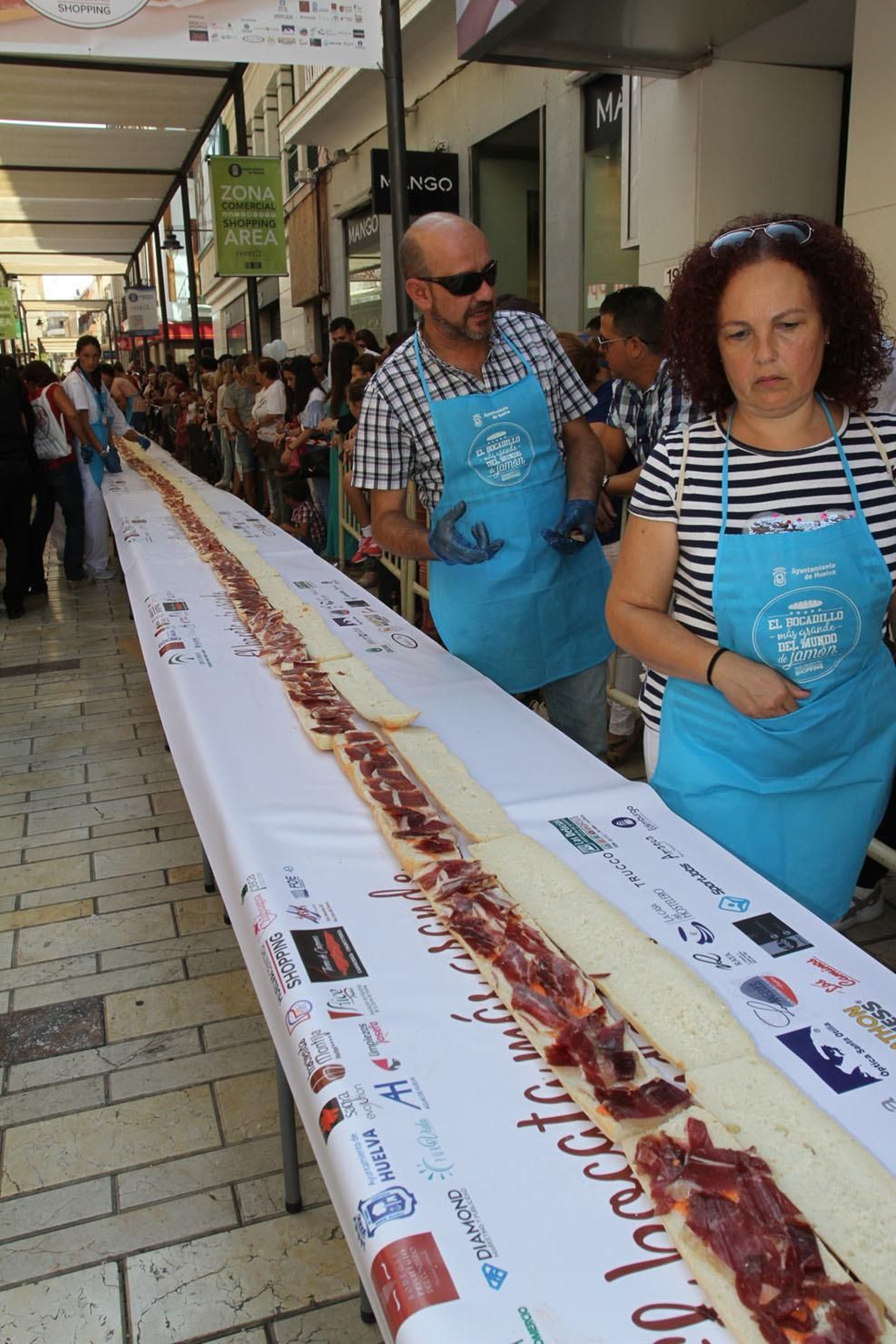 Record Guinnes del bocadillo de jamón mas grande del mundo, en Huelva