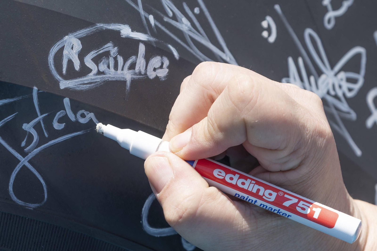 Imágenes de la Jornada de Puertas Abiertas de Michelin Almería.