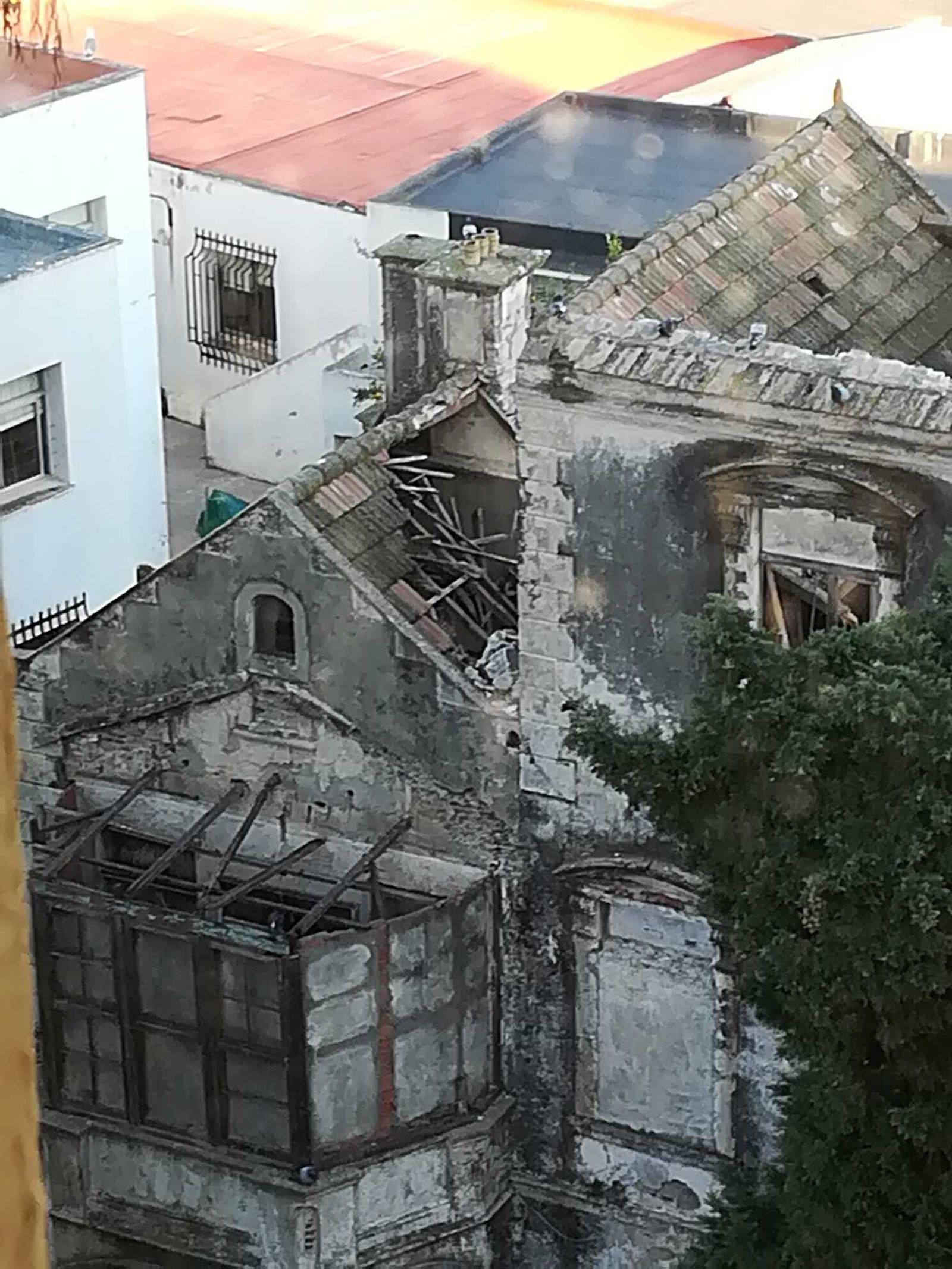 El tejado derruido de Villa Patricia.