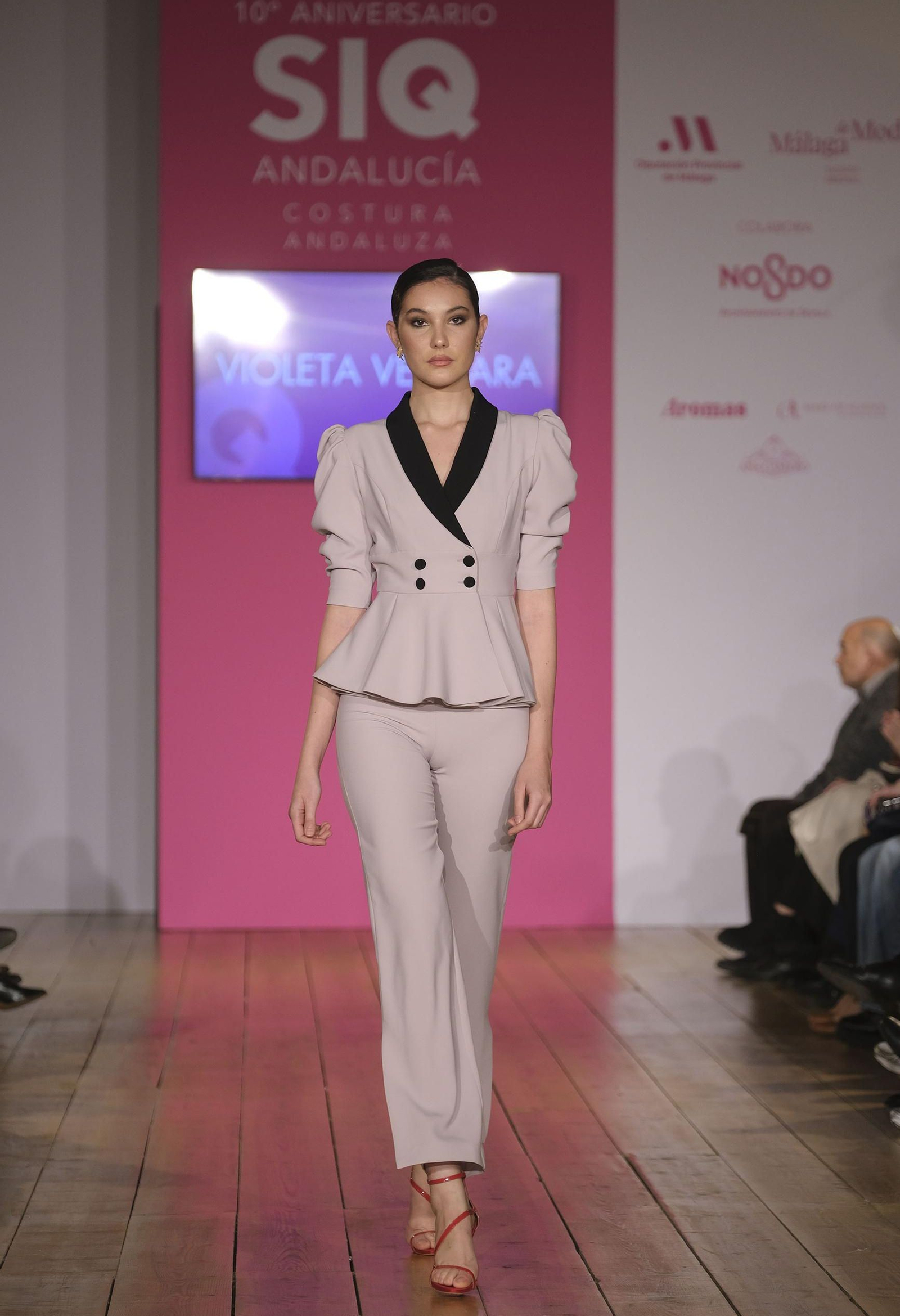 Sobriedad y minimalismo en las invitadas de Violeta Vergara