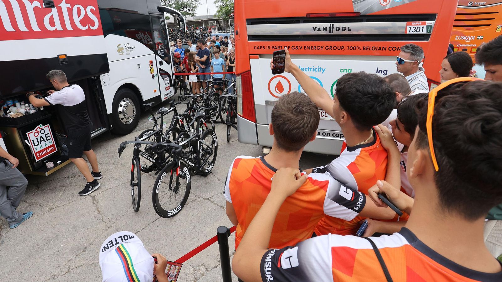 Así fue la salida de la Vuelta España desde Carrefour Sur en Jerez