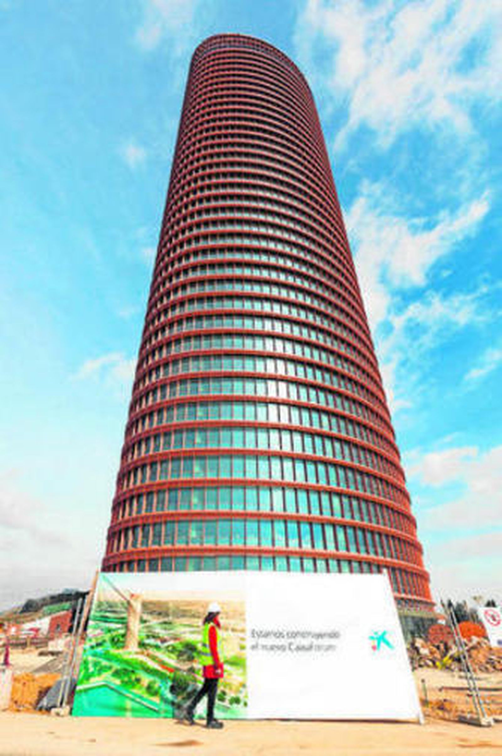 La Torre Pelli en la isla de la Cartuja.