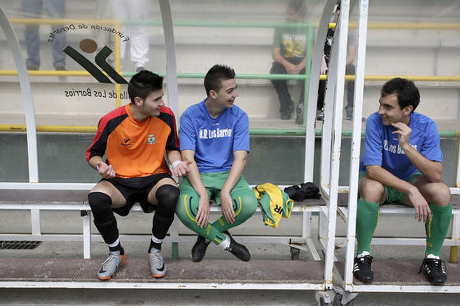 El filial amarillo, que acaba con diez jugadores, se impone con sufrimientos a Los Barrios y logra la permanencia./Fotos:Erasmo Fenoy

Foto: Erasmo Fenoy