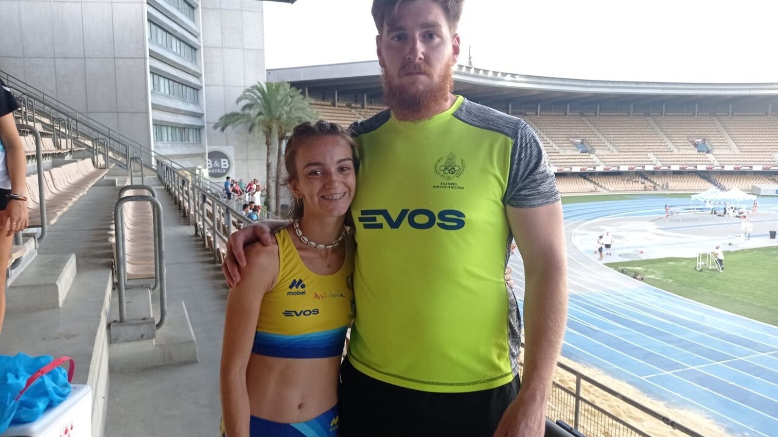 Los hermanos Bella y Francisco José Muriel Martín.