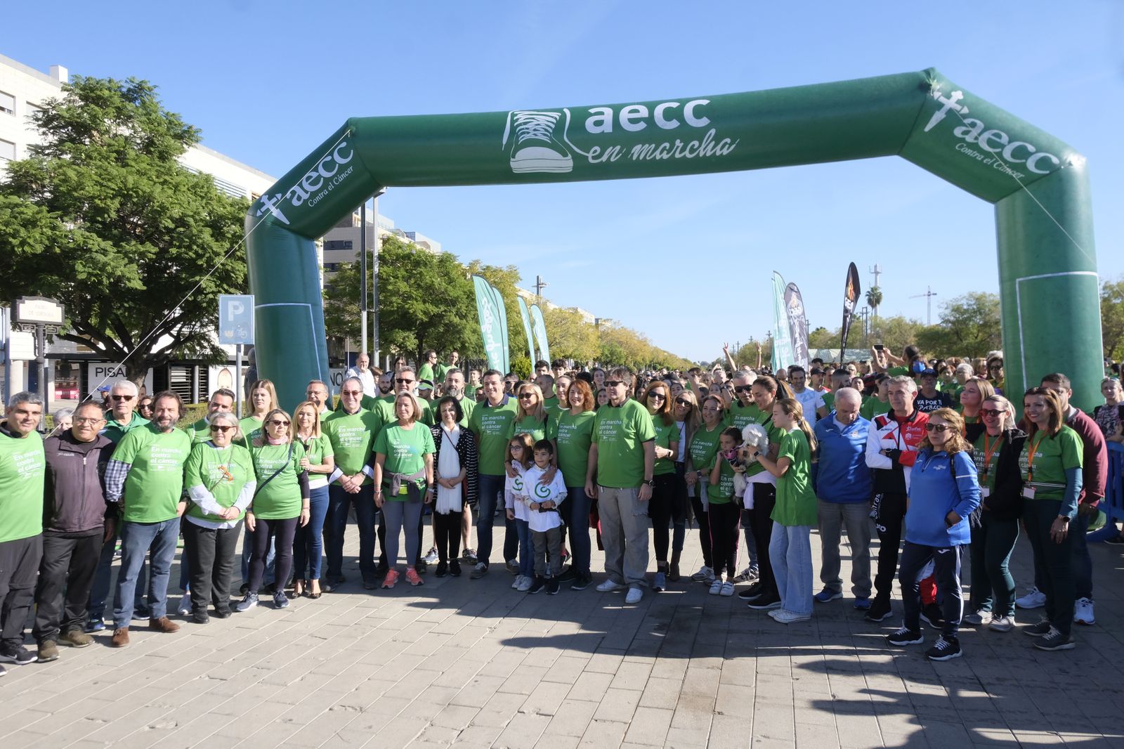 La Carrera por la Vida de la Asociación Española contra el Cáncer en Córdoba, en fotografías