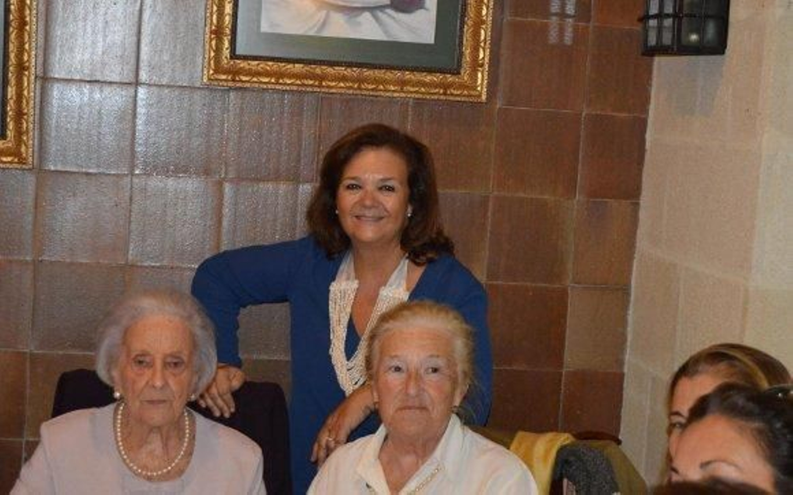 Mucky Olidén con su madre Milagrosa Rodríguez-Sánchez y su prima Carmela Chacon.

Foto: Ignacio Casas de Ciria