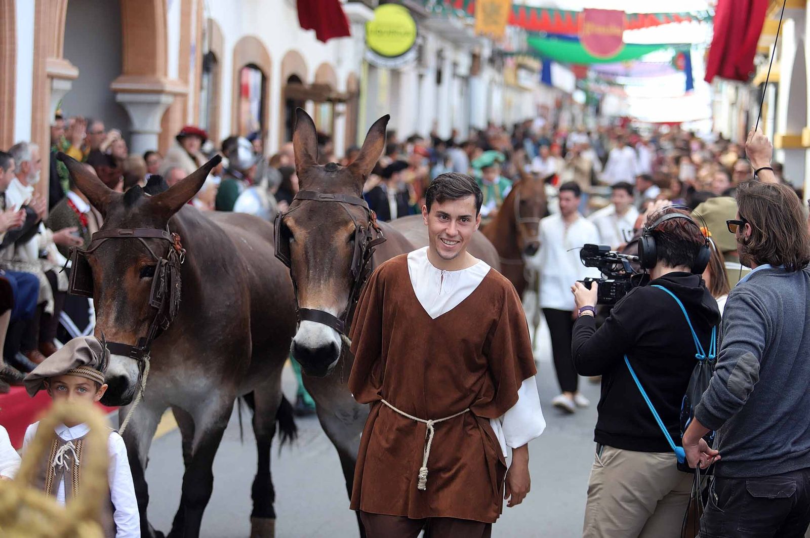 Imágenes del gran ambiente en la Feria Medieval de Palos de la Frontera, Huelva
