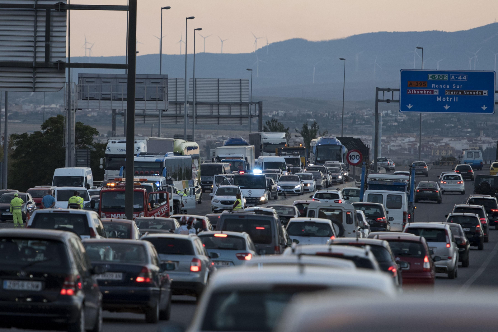 Retenciones en ambos sentidos de la A-44 a consecuencia de un accidente
