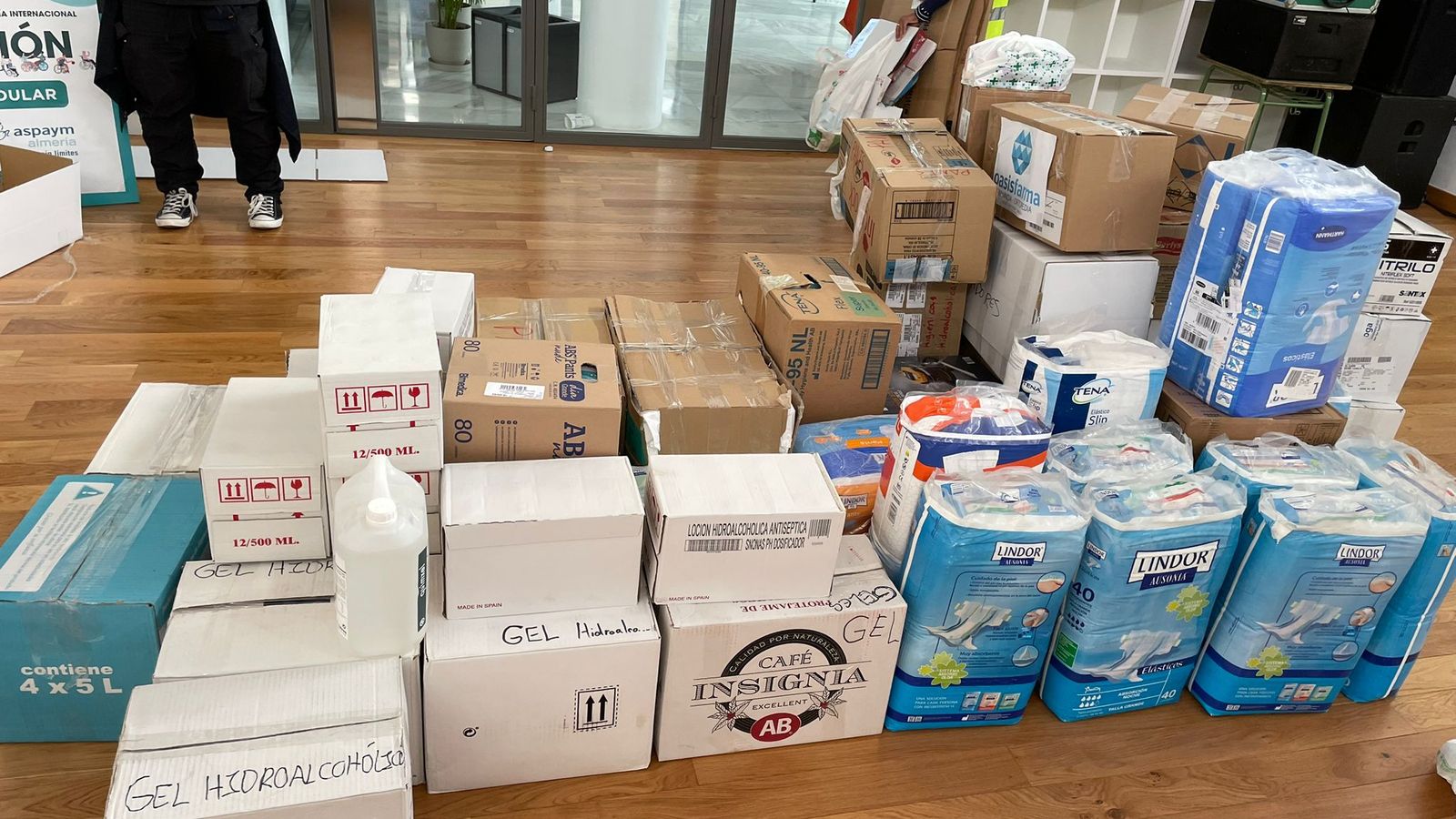 Cajas de material sanitario que han partido rumbo a Valencia.