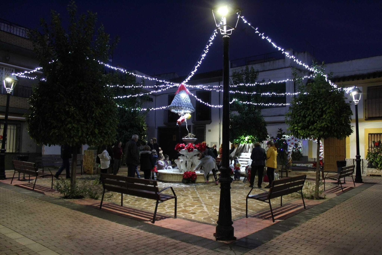 Un paseo en fotografías por la Navidad de Villafranca, el pueblo de Córdoba del reciclaje y la imaginación