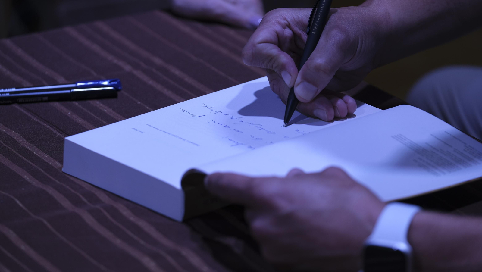 Imágenes de El Diario de los Libros, con Amós Milton