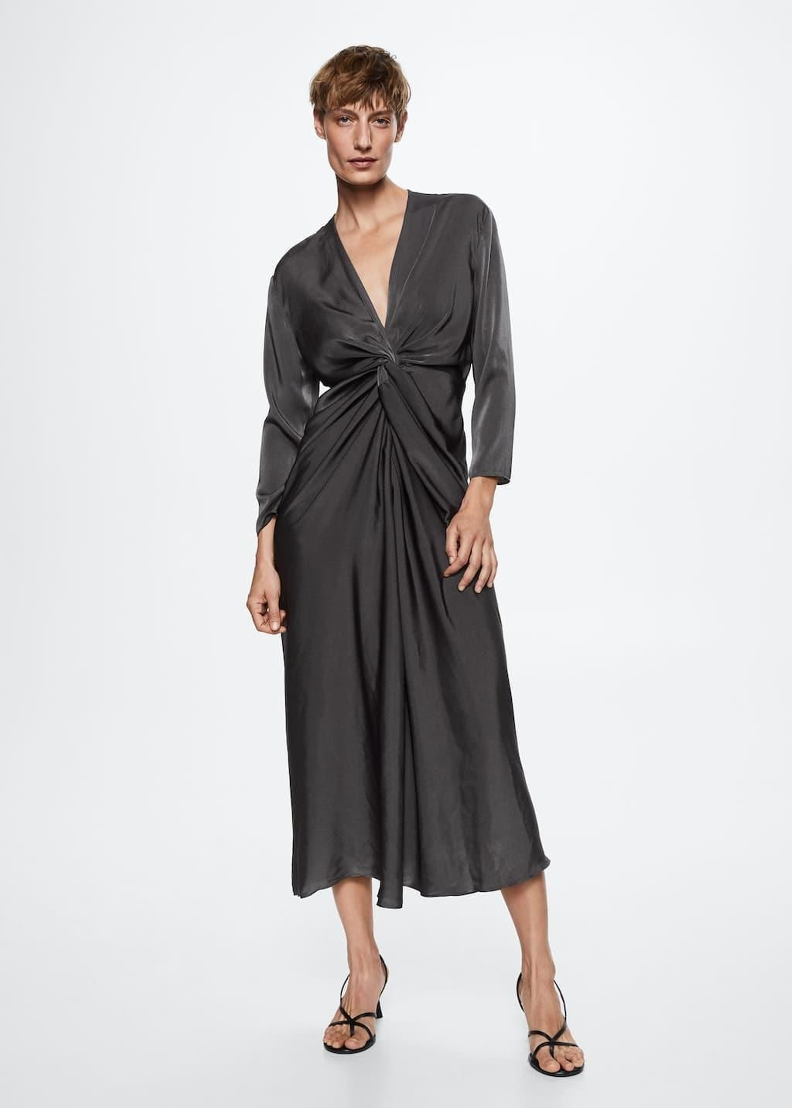 Vestido satinado de Mango. Vestido satinado de Mango.