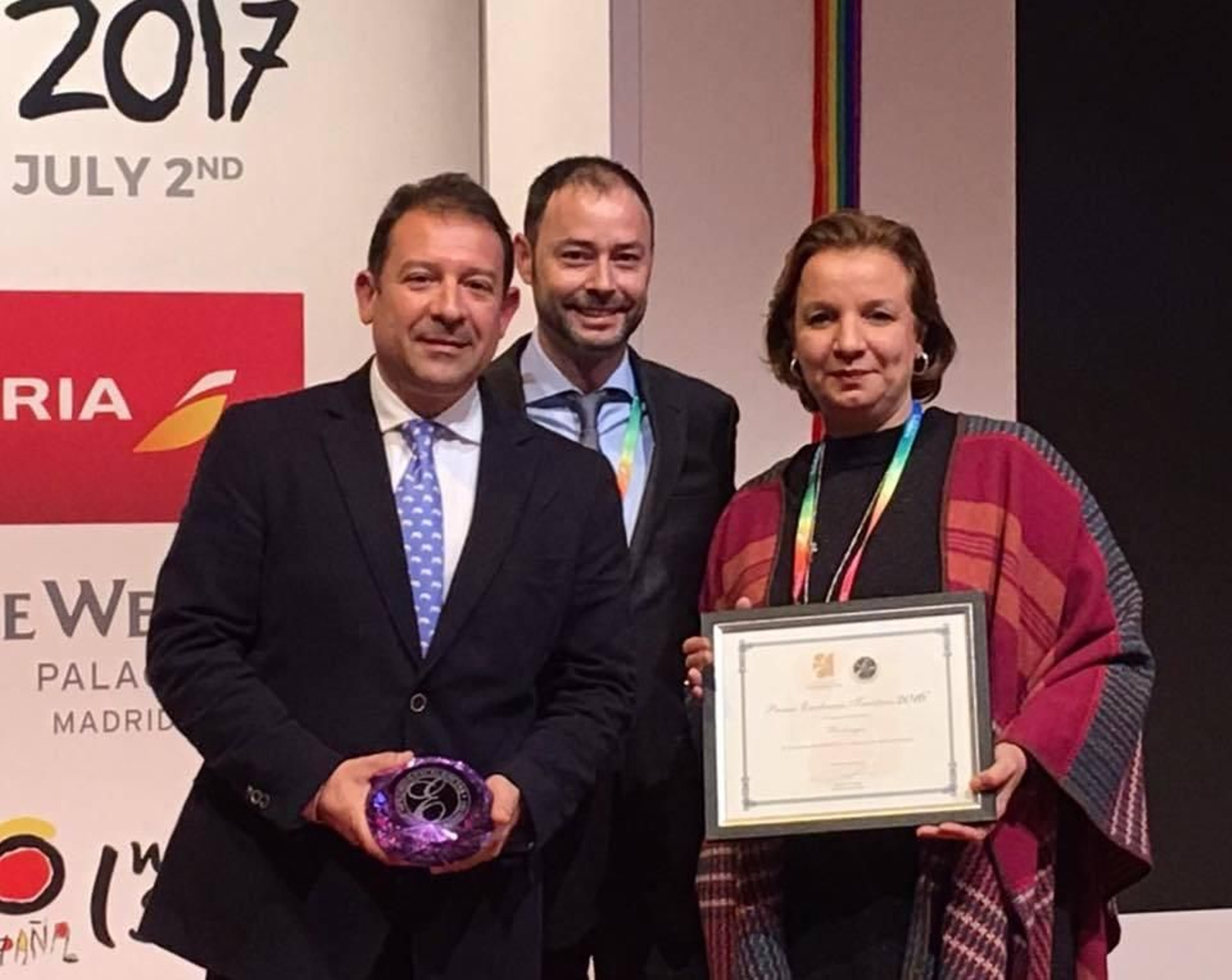 Antonio Mariscal, junto a Jesús Sicre y Miriam Carrión.