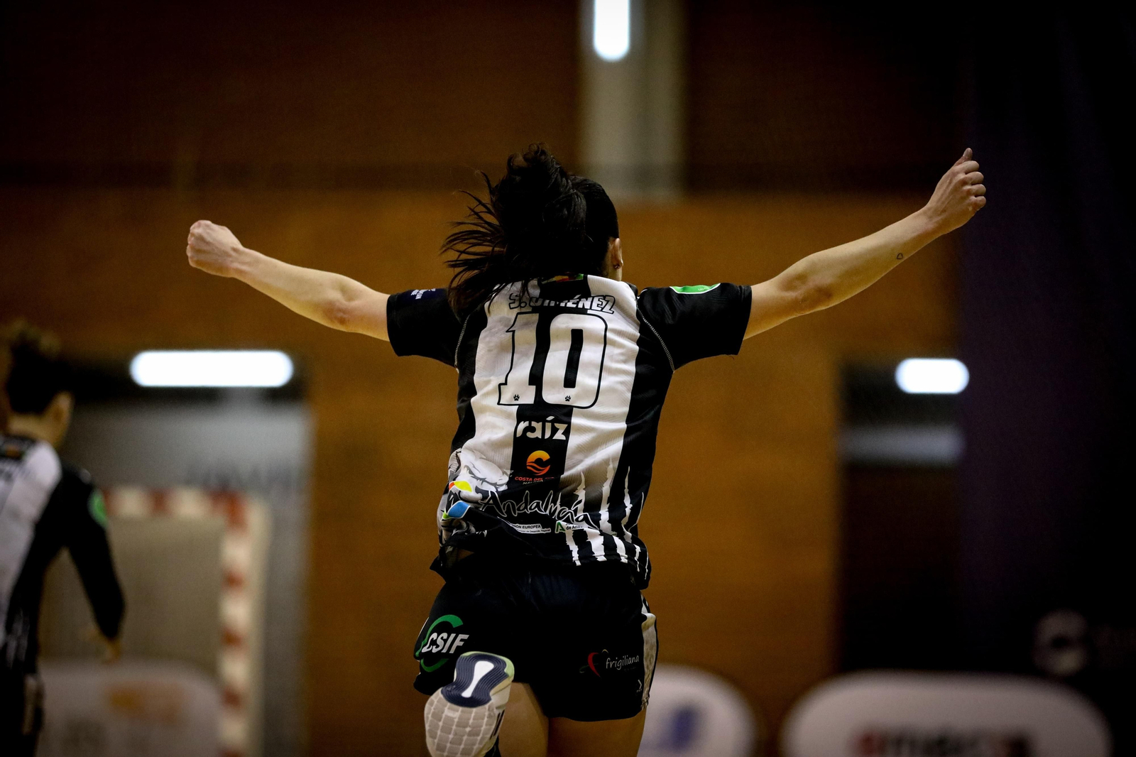 Sole López celebra un gol.