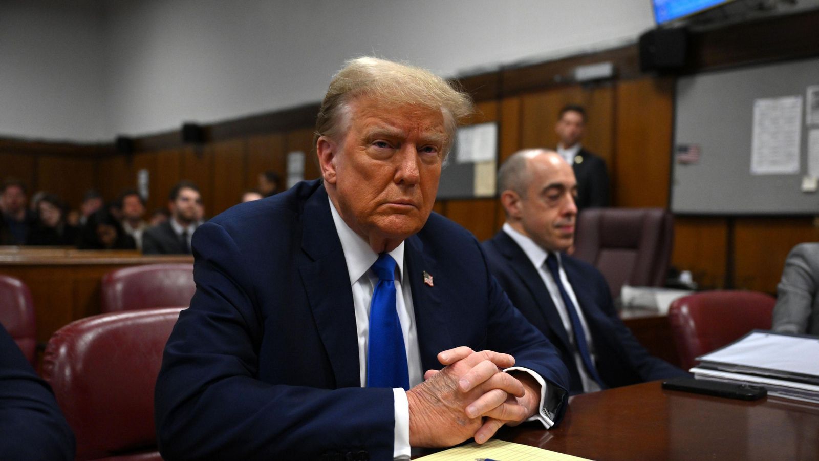 Donald Trump, sentado en el banquillo de los acusados en el tribunal de Nueva York que lo juzga. Donald Trump, sentado en el banquillo de los acusados en el tribunal de Nueva York que lo juzga.