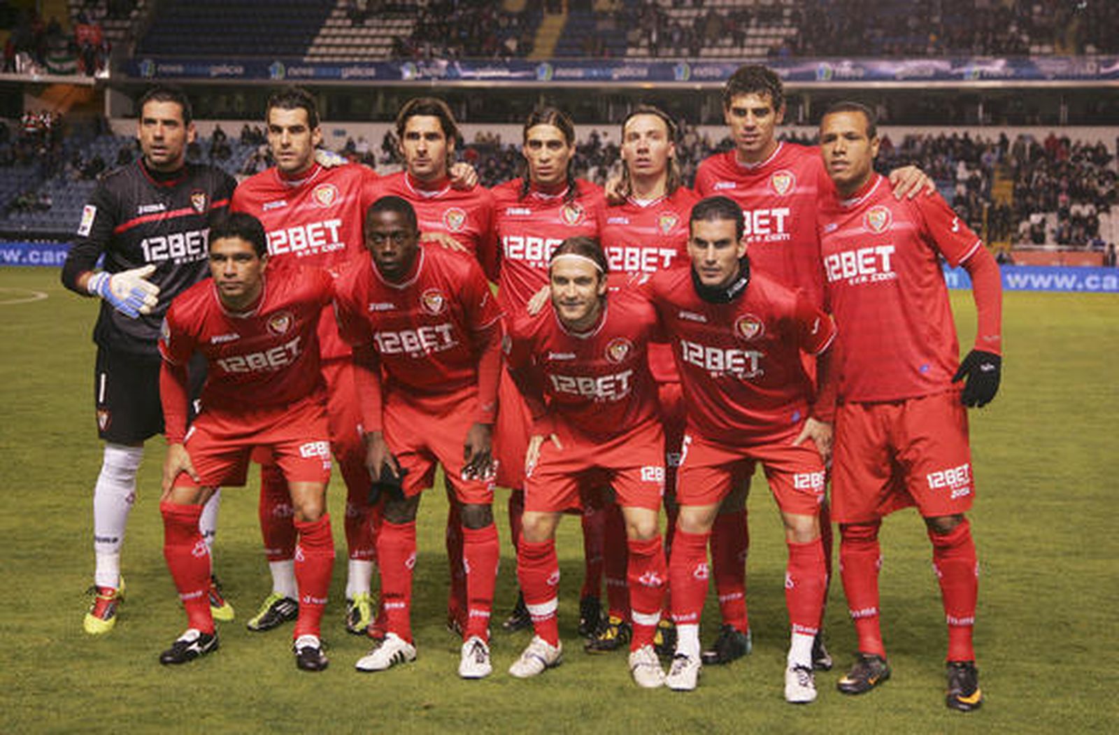 El Sevilla consigue sacar un punto tras una épica remontada en inferioridad numérica.  Foto: 13foto