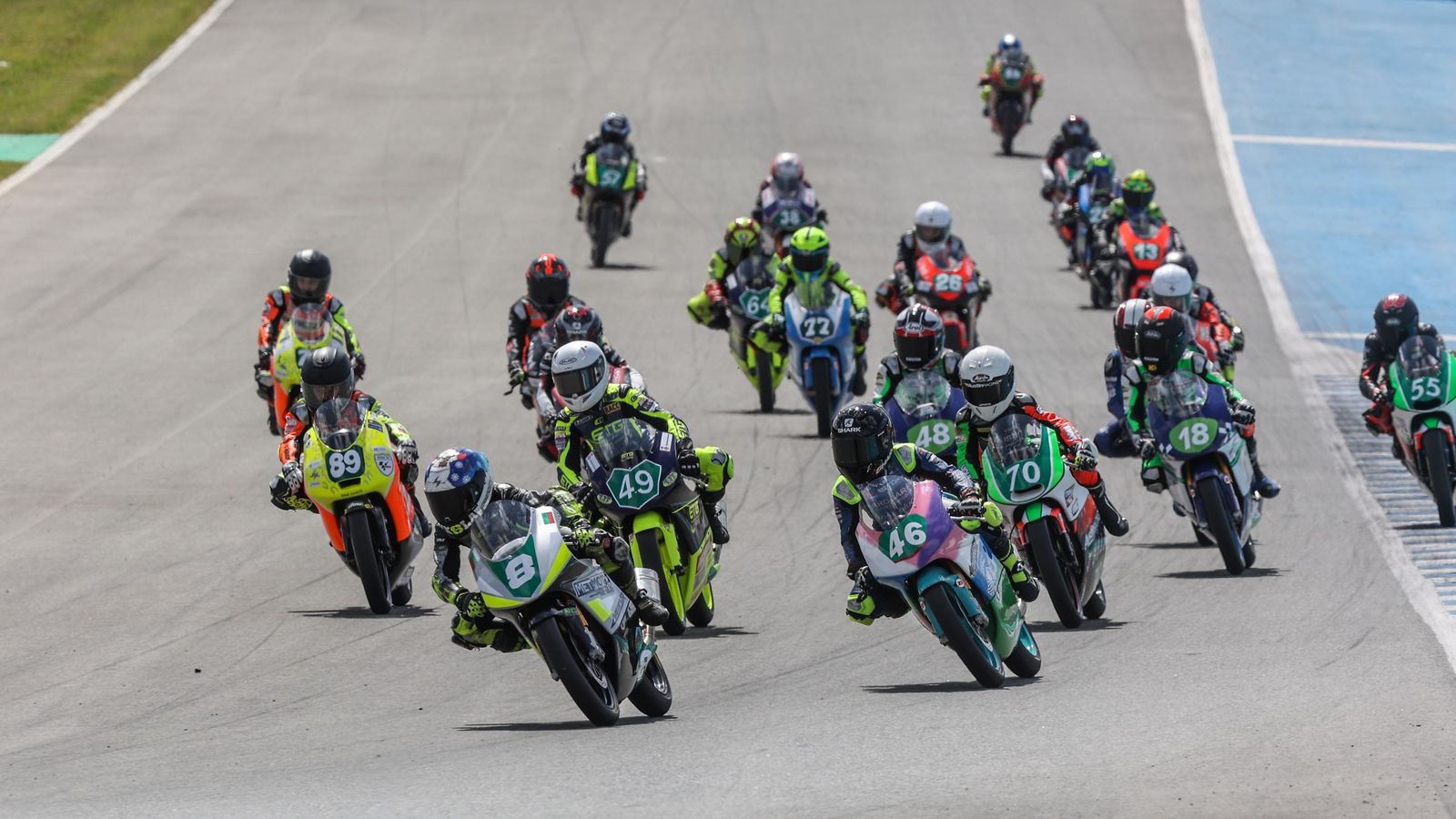 La primera manga de Moto4 se disputa el sábado a partir de la una.