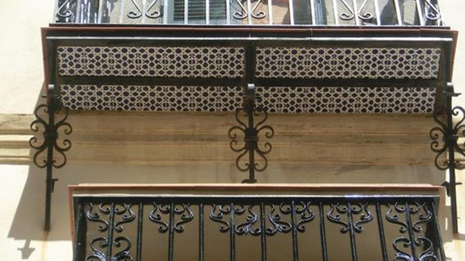 Edificio nº 8 de la calle General Castaños.