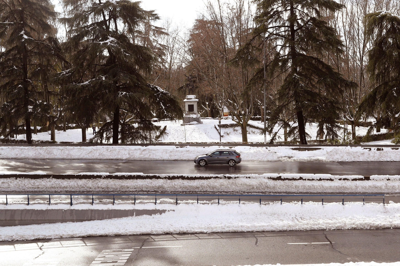 Madrid trata de restablecer la normalidad: el día después en imágenes