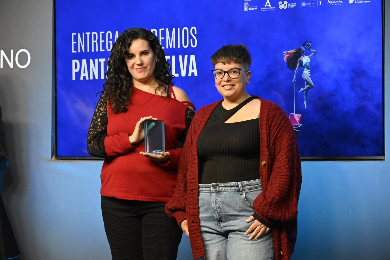 Imágenes de la entrega de los premios a los cortometrajes ganadores de la Sección Pantalla Huelva