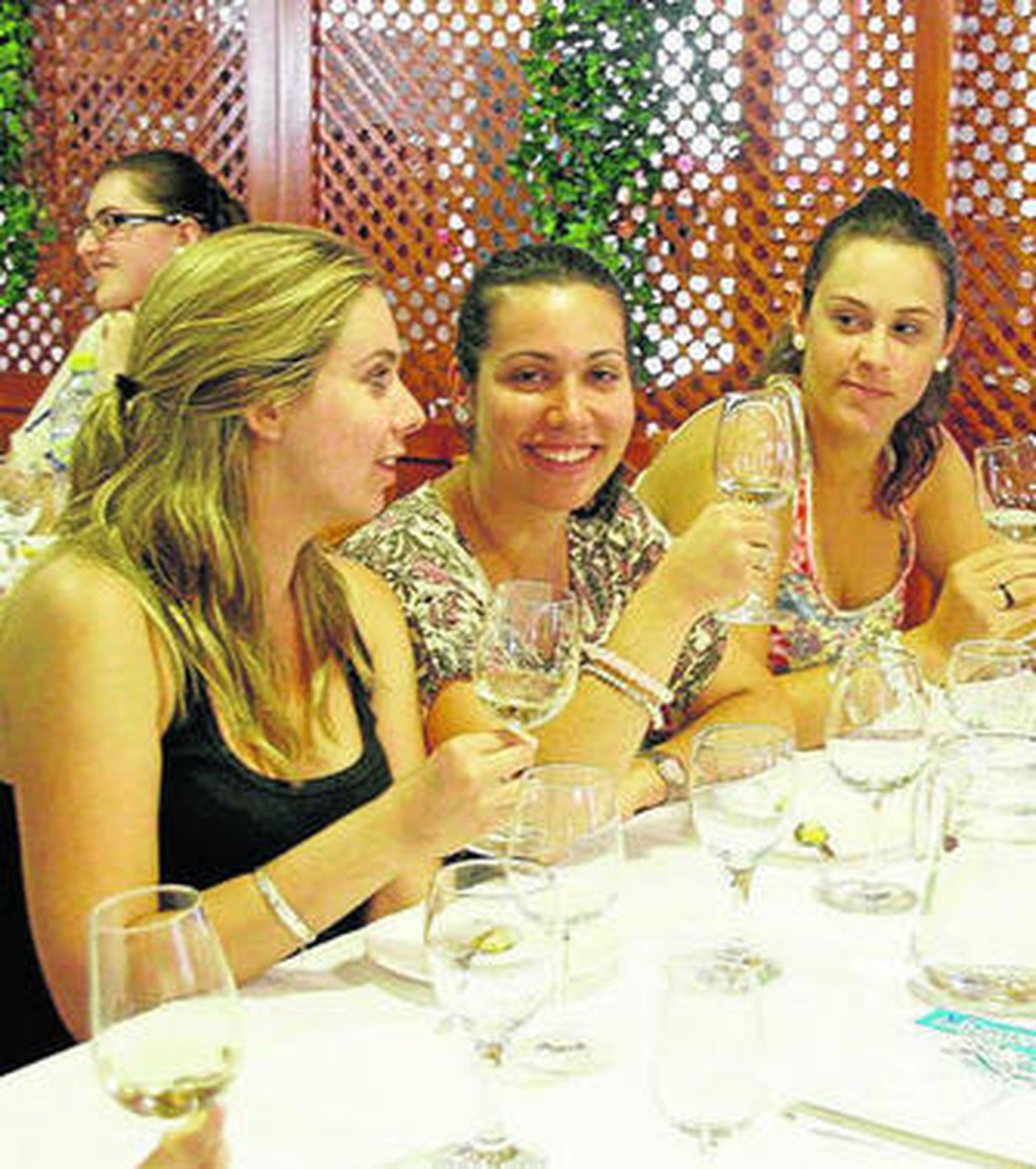 El primer vino para degustar fue un blanco espumoso.