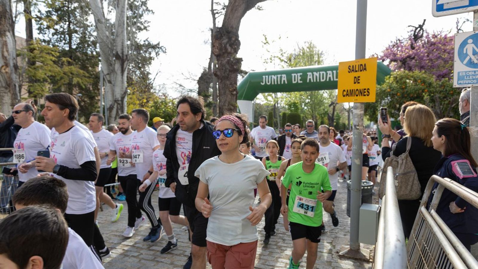 Más de 2.100 participantes corren para promover la salud en Jaén, en imágenes (1)