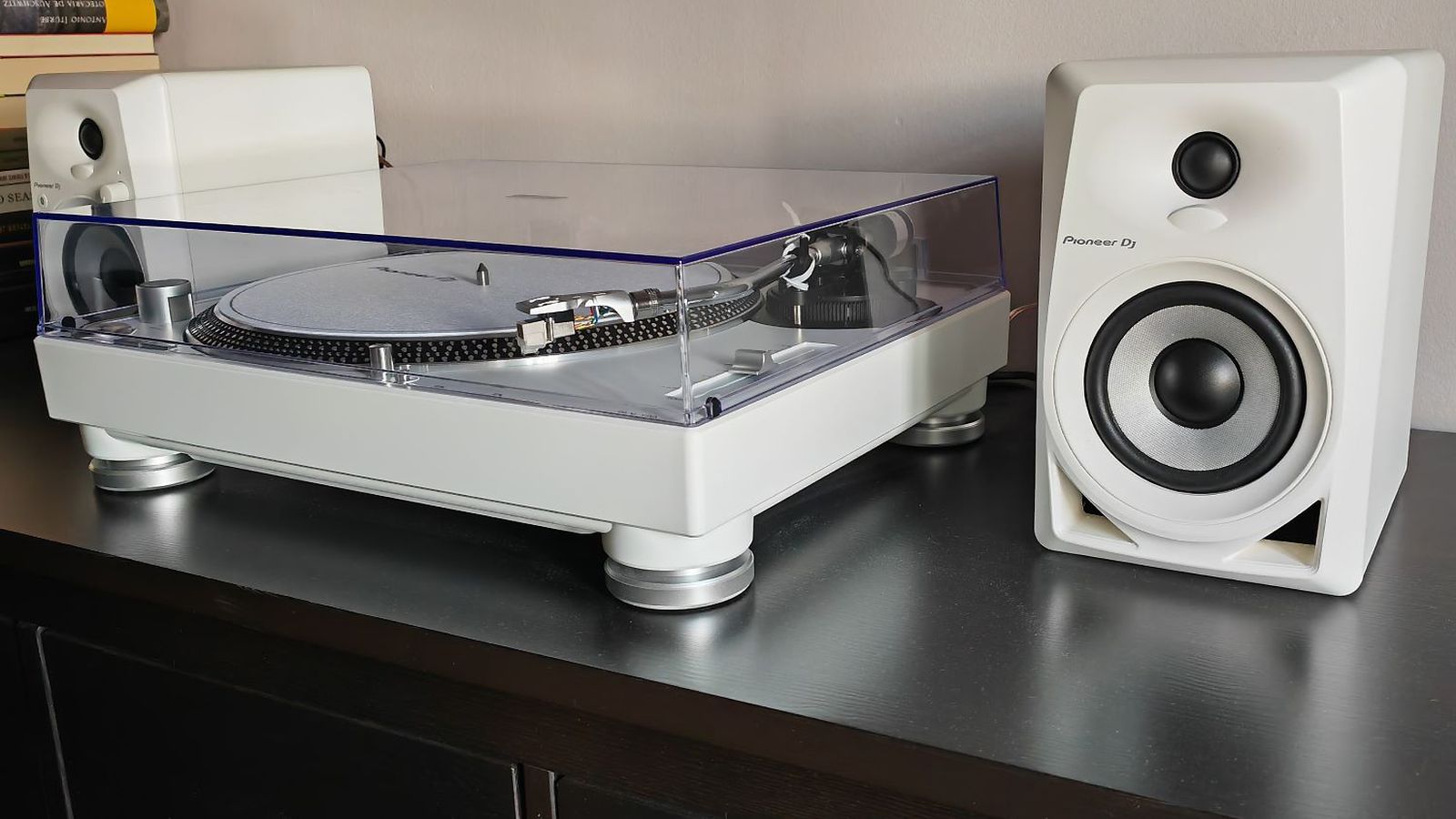 Tocadiscos Pioneer DJ PLX-500 y altavoces DM-40 BT