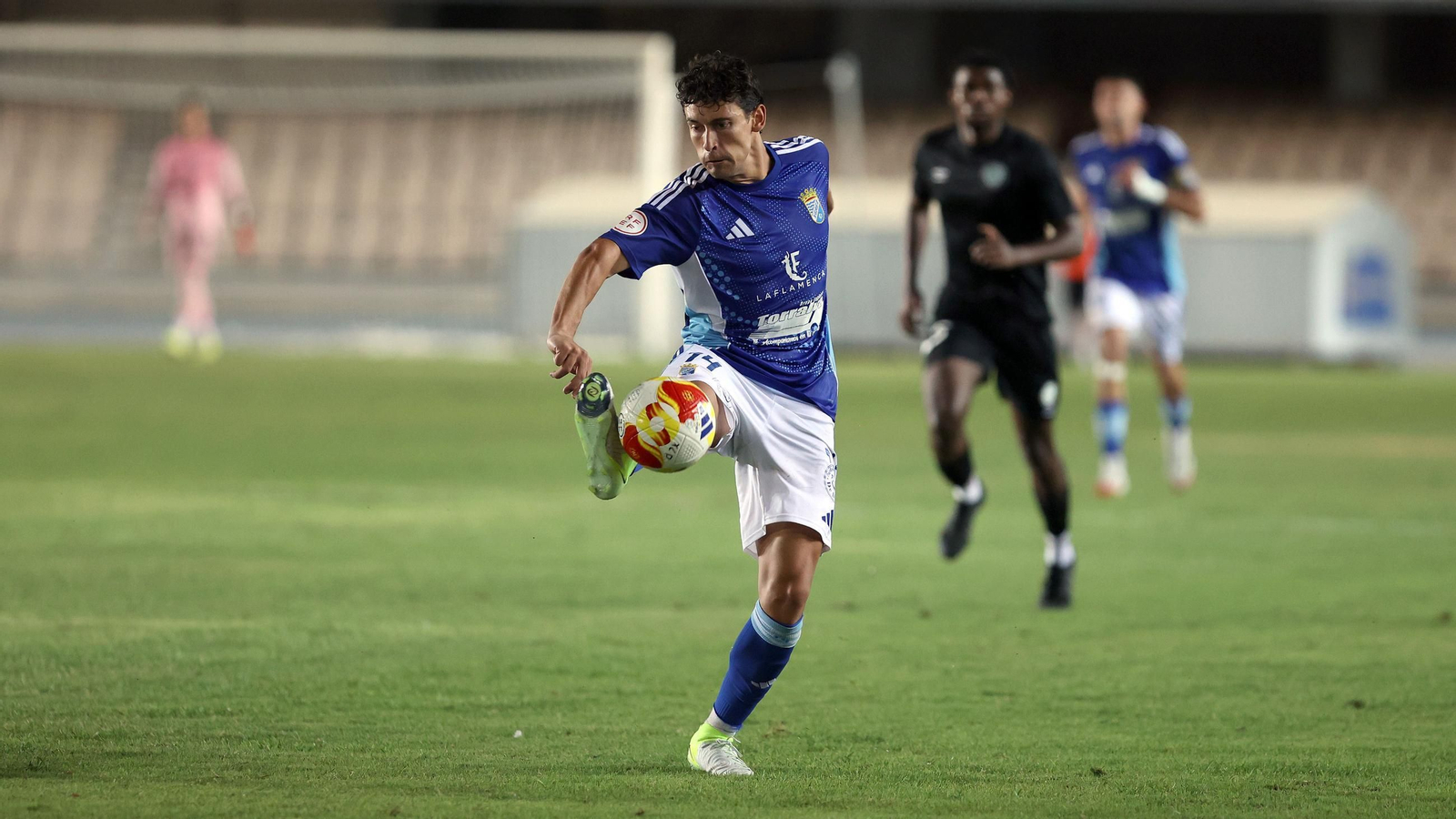 Imágenes del Trofeo Feria de la Vendimia entre el Xerez CD y el Juventud Torremolinos en Chapín