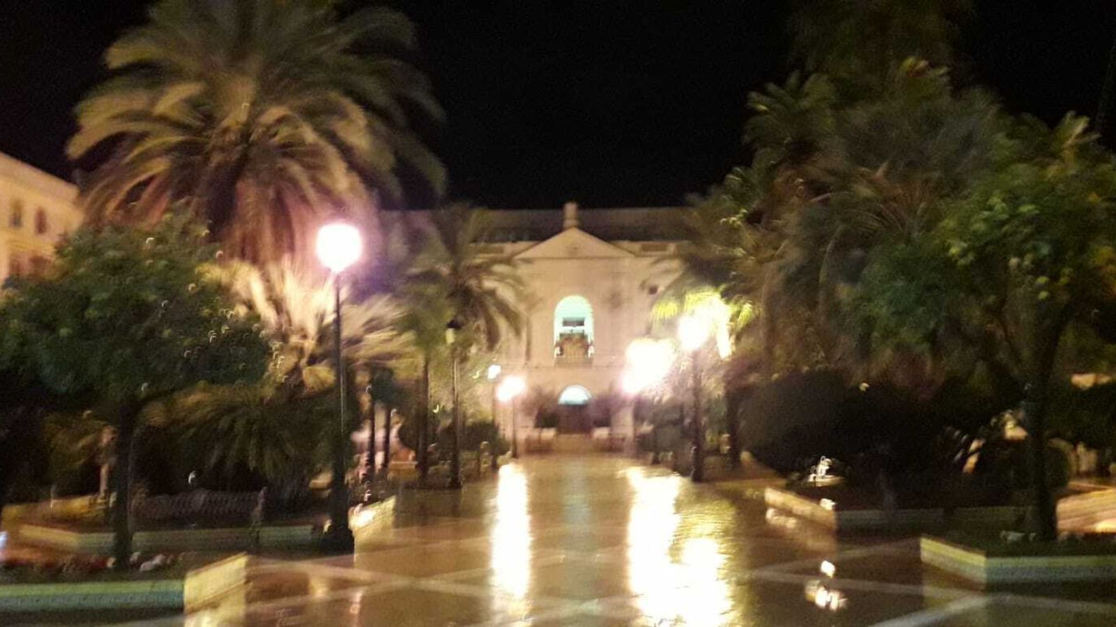 Aspecto de la fachada del Ayuntamiento de la Plaza Peral.