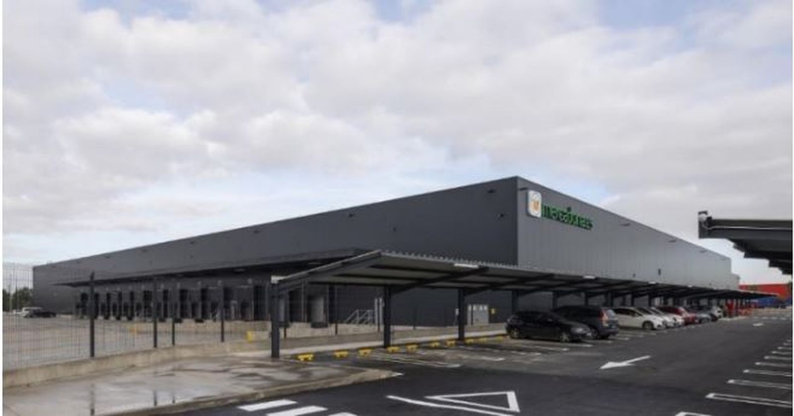 Exterior de la Colmena de Mercadona en Sevilla.