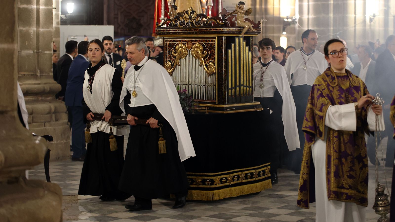 Vía Crucis de las hermandades con Nuestro Padre Jesús del Consuelo en la Catedral