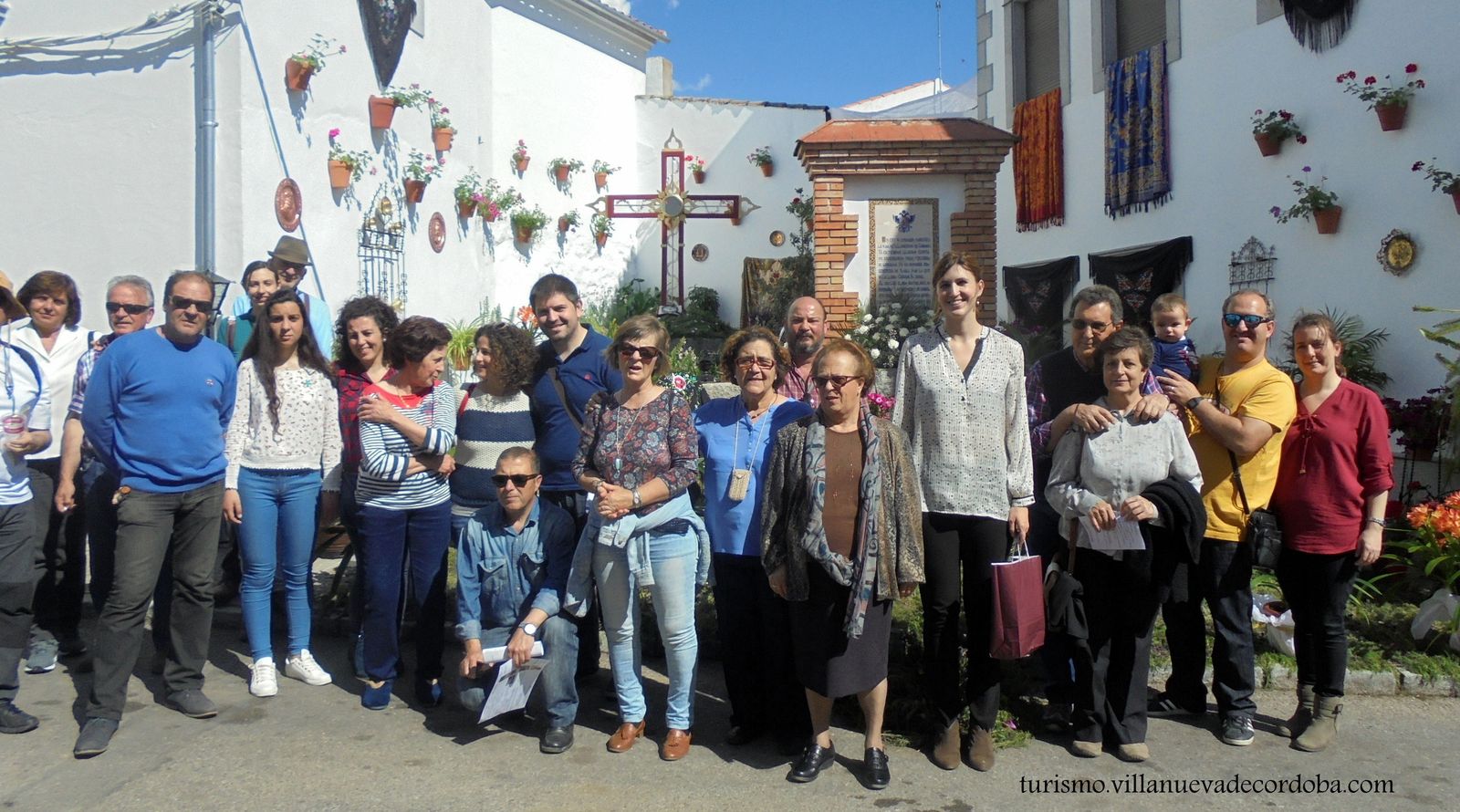 Un grupo de turistas del Club Patrimonio en Villanueva de Córdoba.