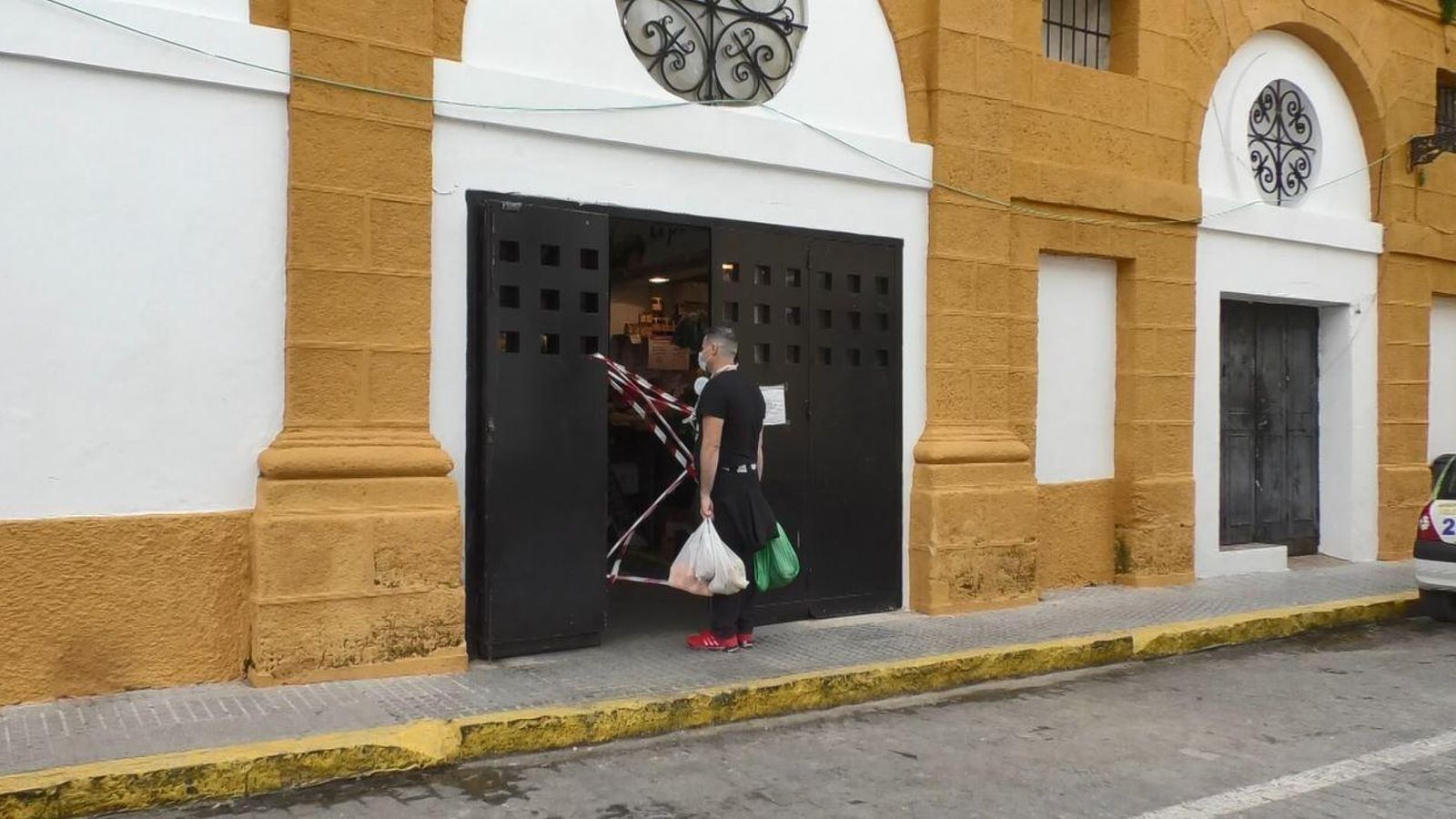 Uno de los accesos precintados