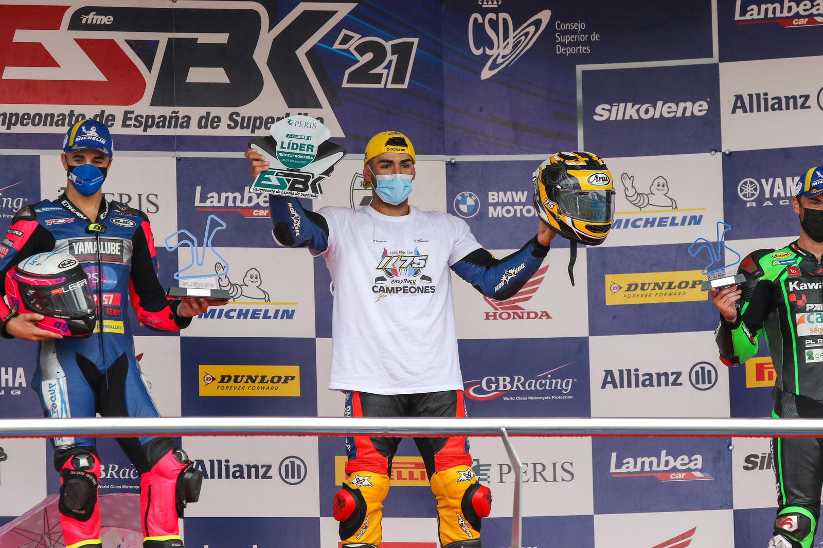 Ivo Lopes celebra el título de Superbike en Jerez. Ivo Lopes celebra el título de Superbike en Jerez.